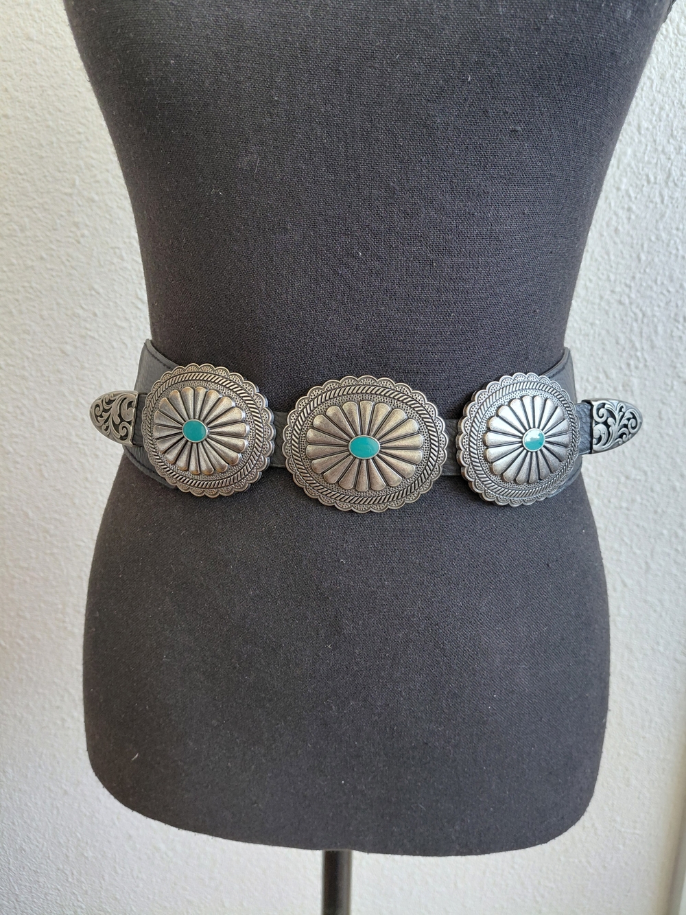 Silver Tone Metal Concho Turquoise Enamel Black Elastic Faux Leather Belt